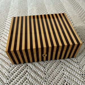 Henri bendel jewelry box